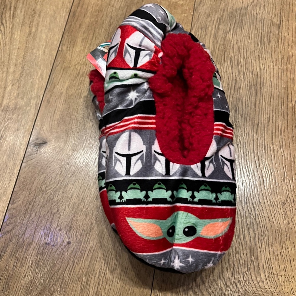 Star Wars Mandalorian Slipper Socks Womens 7-9½ Fleece Slippers 1 Pair NWT